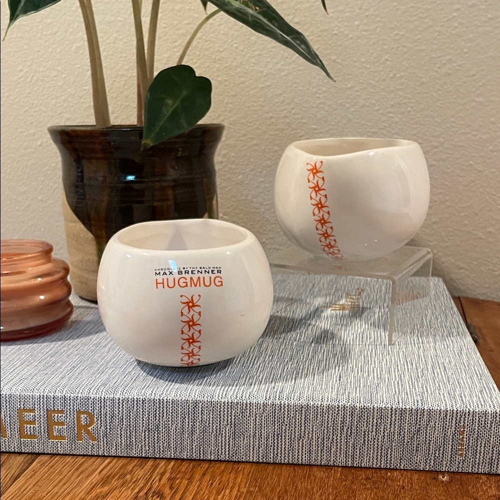 Max Brenner Hug Mug Set – Ceramic Hot Chocolate Cups with Saucers – Set of 2
